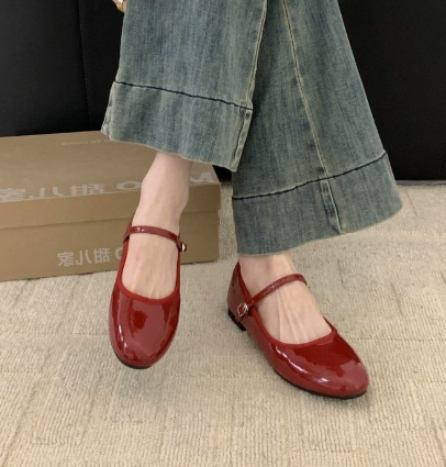 Alice | Graceful Patent Mary Jane Flats with Round Toe