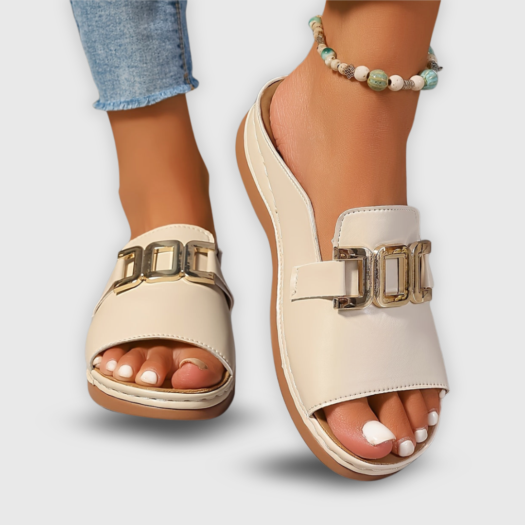 Hannah | Effortless Buckle Detail Slip-On Flat Sandals