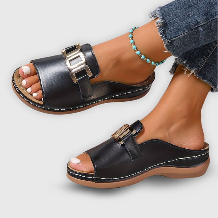 Hannah | Effortless Buckle Detail Slip-On Flat Sandals
