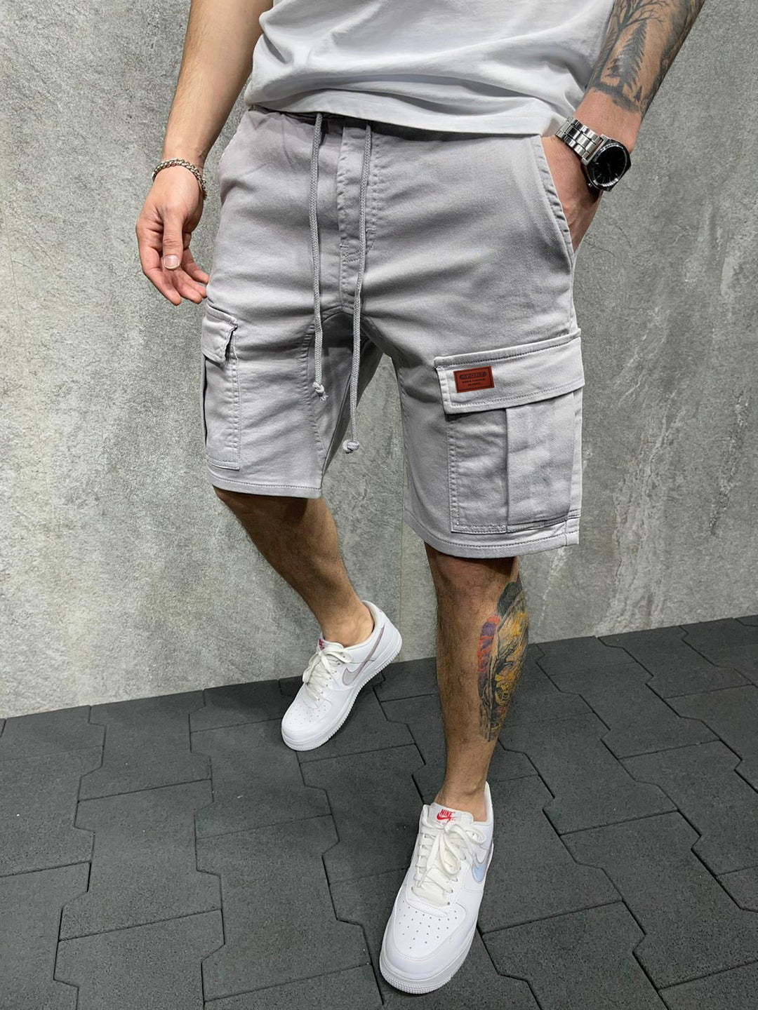 Roman | Refined Cargo Shorts with Multi-Pocket Drawstring Detail