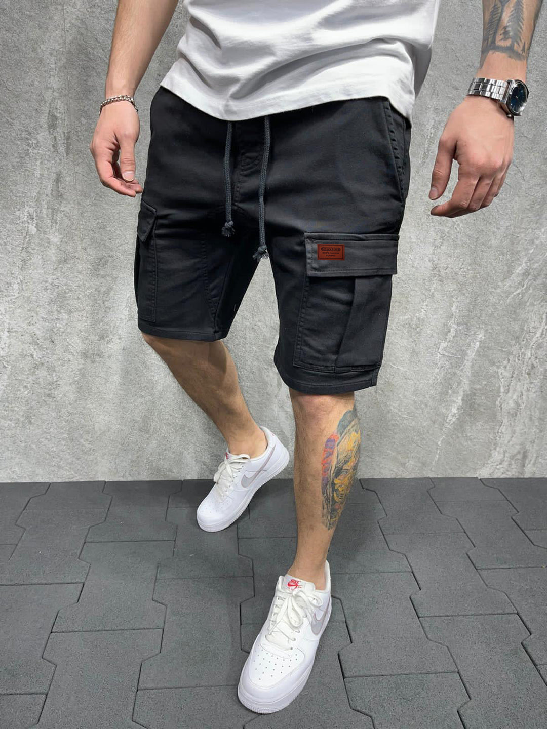 Roman | Refined Cargo Shorts with Multi-Pocket Drawstring Detail