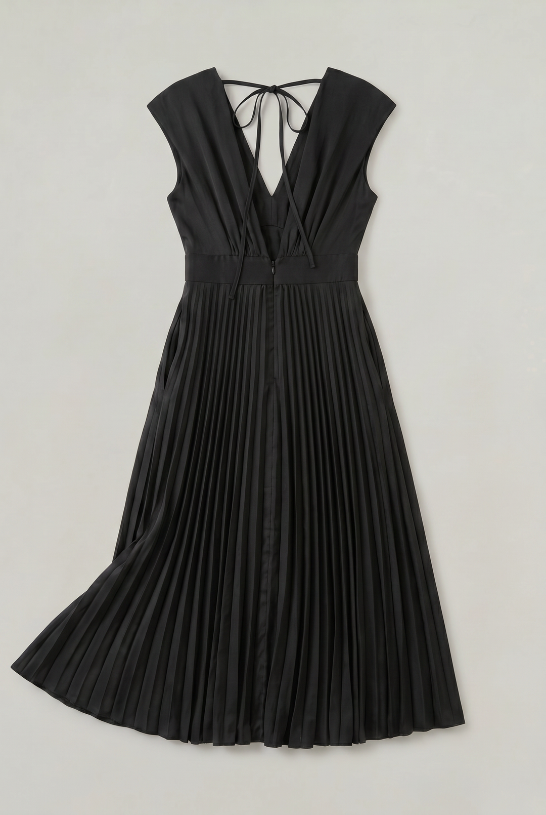 Sienna | Polished Pleated V-Neck Midi Races Dresses